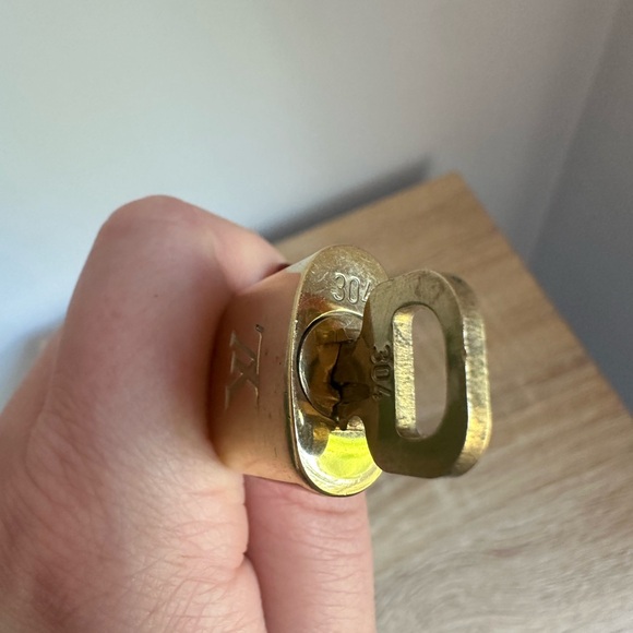 LV Lock and Key 304 - Picture 6 of 6